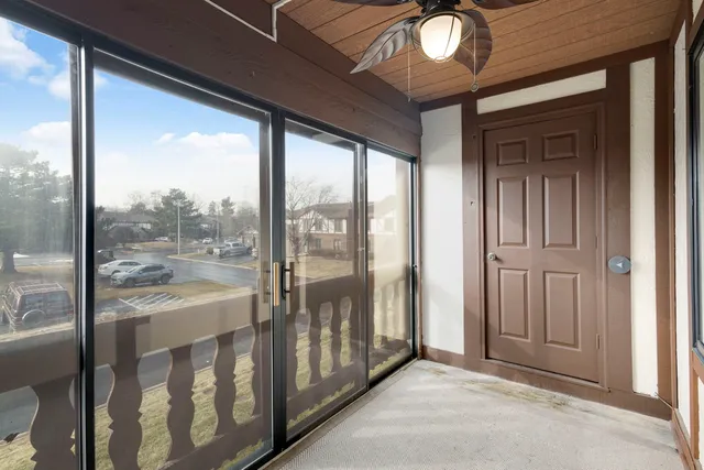 $284,999 | 9724 West Creek Road, Unit E2, Palos Park, IL 60464