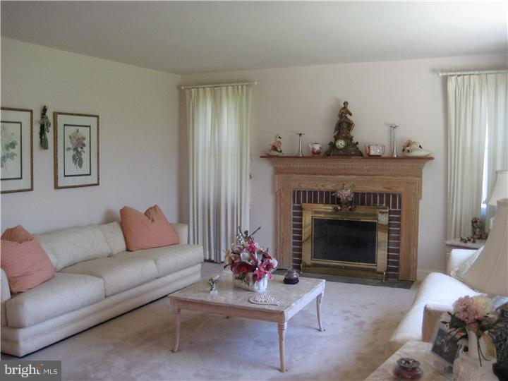 620 Crum Creek Road Broomall, PA 19008 - Photo 3 of 16 Gallery Image 3