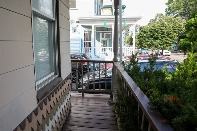 $3,700 | 337 Centre Street, Unit A, Boston, MA 02130