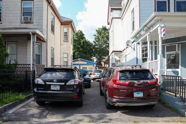 $3,700 | 337 Centre Street, Unit A, Boston, MA 02130