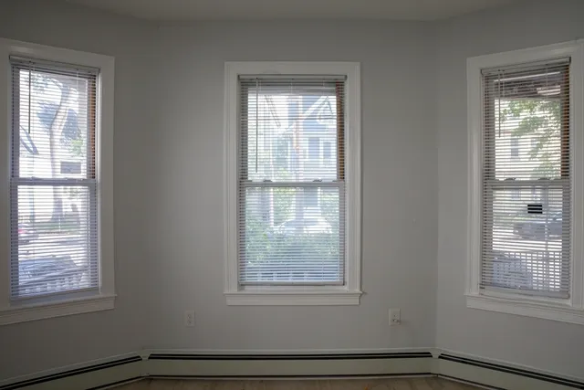 $3,700 | 337 Centre Street, Unit A, Boston, MA 02130