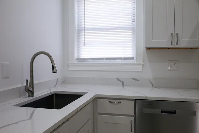 $3,700 | 337 Centre Street, Unit A, Boston, MA 02130