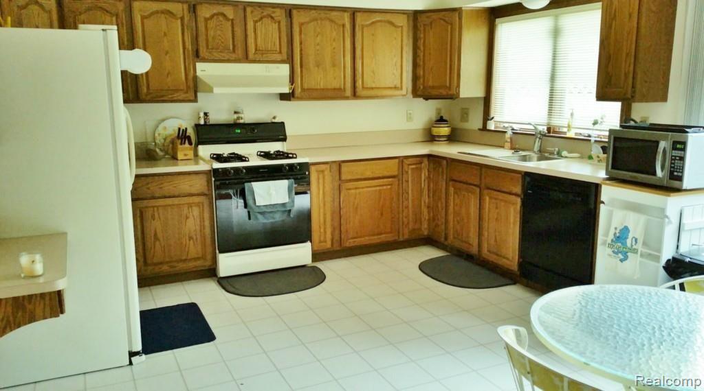 40357 Guilford Novi, MI 48375 - Photo 9 of 30