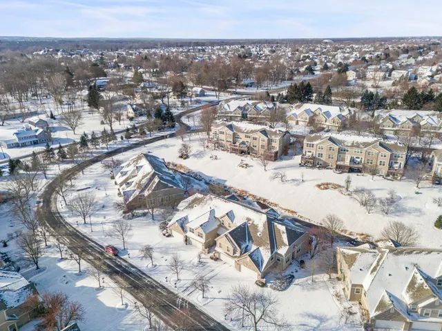 $400,000 | 135 River Mist Drive, Oswego, IL 60543