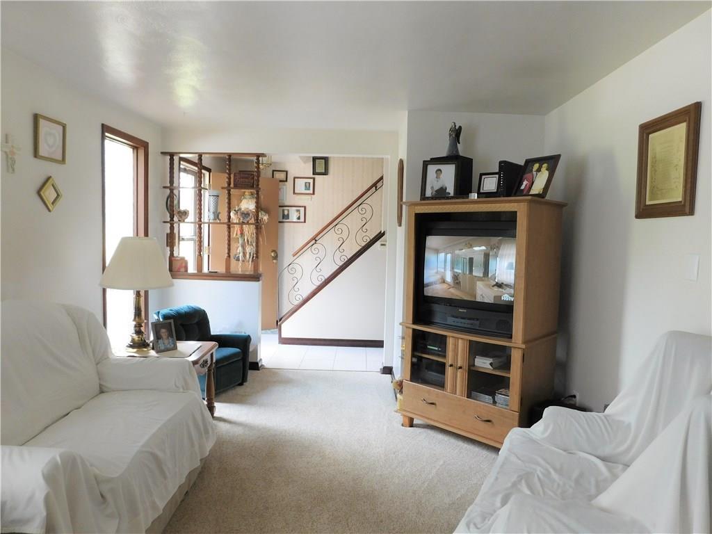 219 Stotler Road Pittsburgh, PA 15235 - Photo 3 of 19 Gallery Image 3