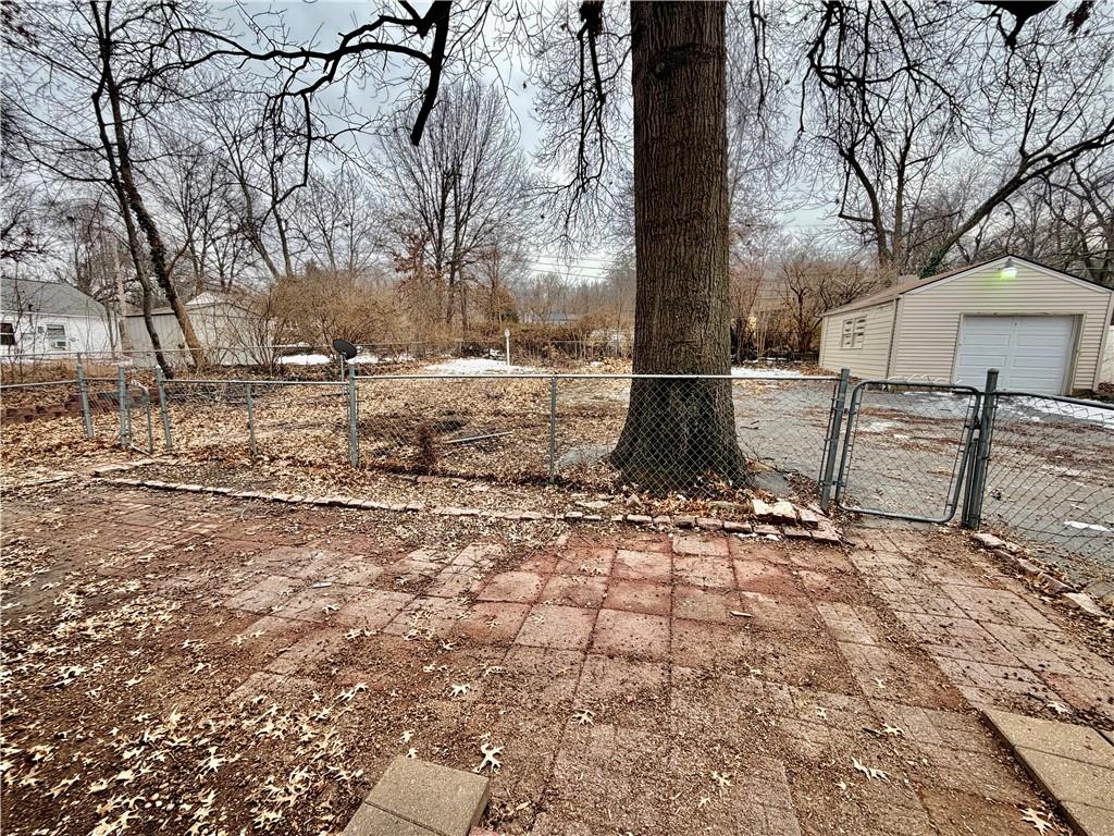 223 Bannister Road Kansas City, MO 64114 - Photo 13 of 17