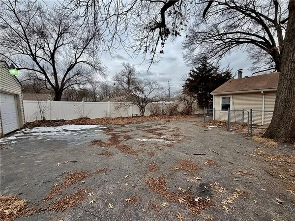 $189,000 | 223 Bannister Road, Kansas City, MO 64114