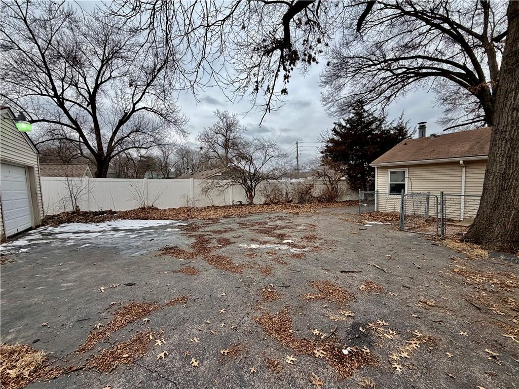 223 Bannister Road Kansas City, MO 64114 - Photo 15 of 17