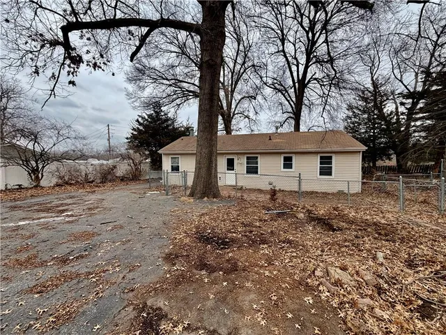 $195,000 | 223 Bannister Road, Kansas City, MO 64114