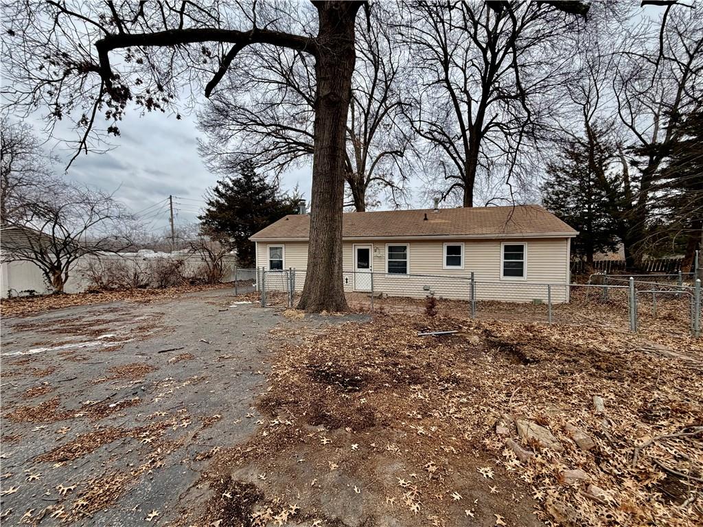 223 Bannister Road Kansas City, MO 64114 - Photo 17 of 17