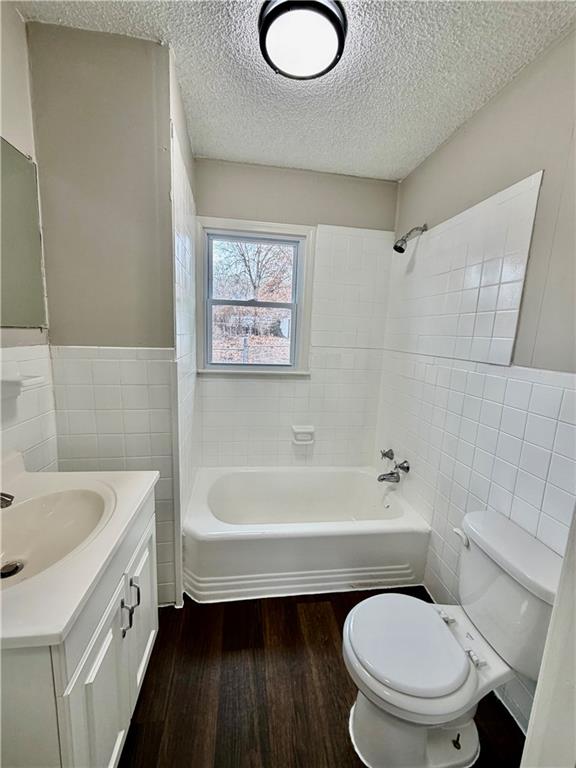 223 Bannister Road Kansas City, MO 64114 - Photo 9 of 17