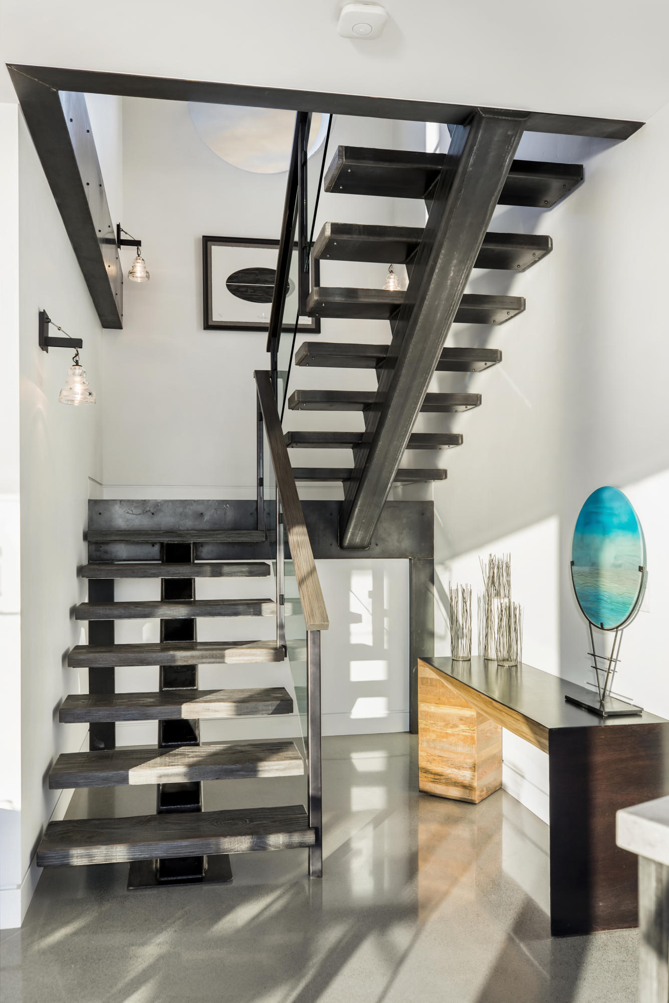 8517 Ocean View Road Ventura, CA 93001 - Photo 18 of 37 a view of entryway