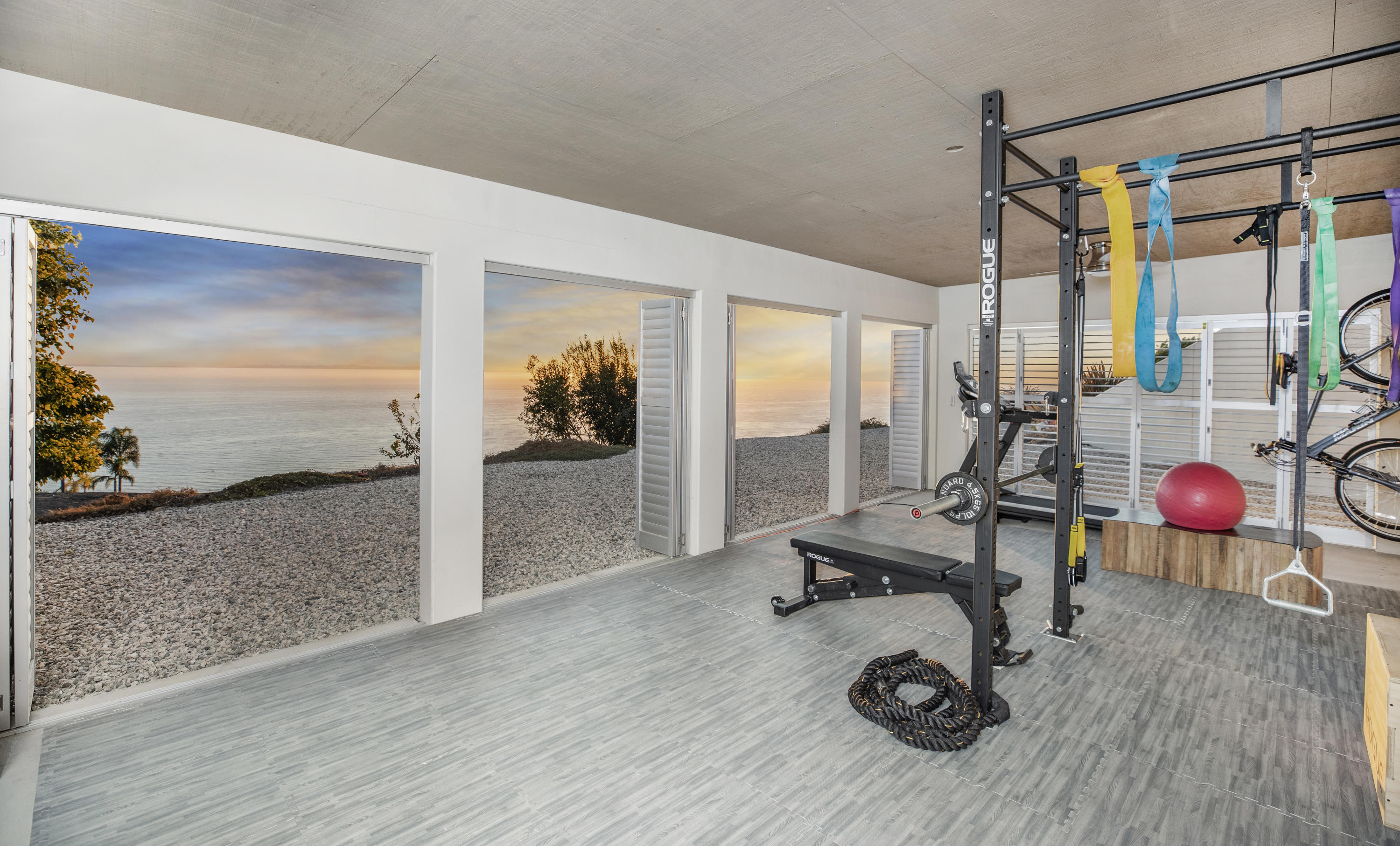 8517 Ocean View Road Ventura, CA 93001 - Photo 33 of 37 a view of a workspace