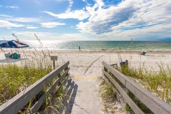 $310,000 | 225 Country Club Drive, Unit F1401, Largo, FL 33771