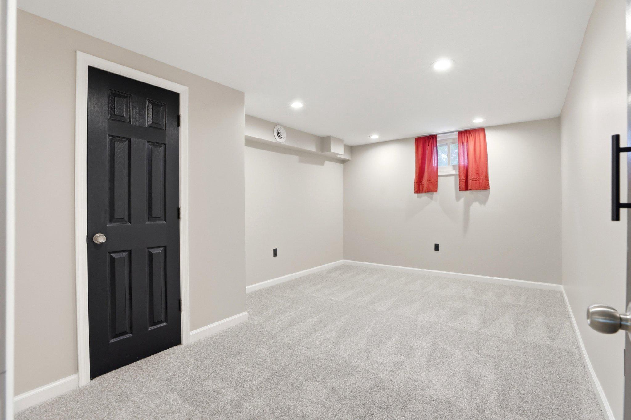 941 Pat Lane Huntingtown, MD 20639 - Photo 24 of 30 Lower level office or possible 4th bedroom