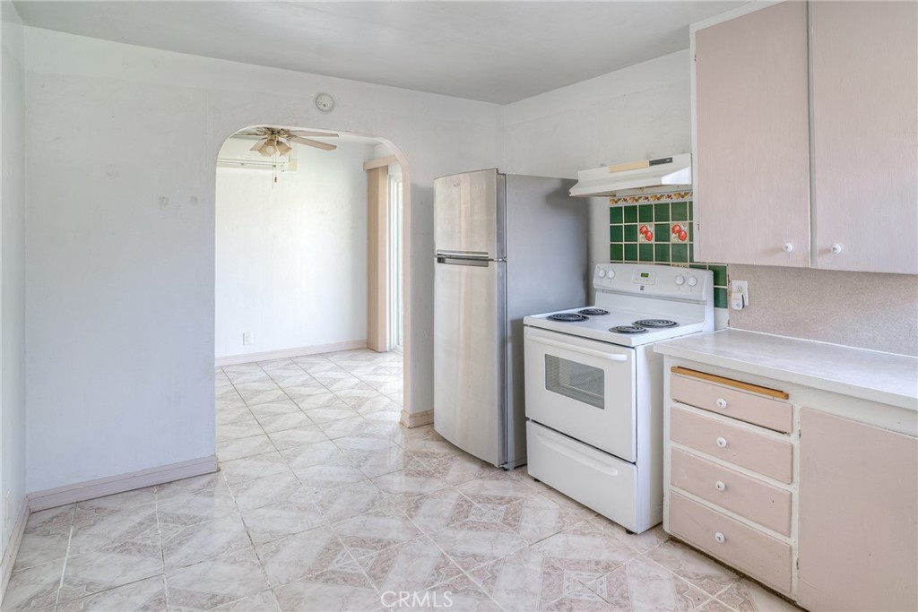 1568 Link Street Corning, CA 96021 - Photo 10 of 28 a utility room with cabinets washer and dryer