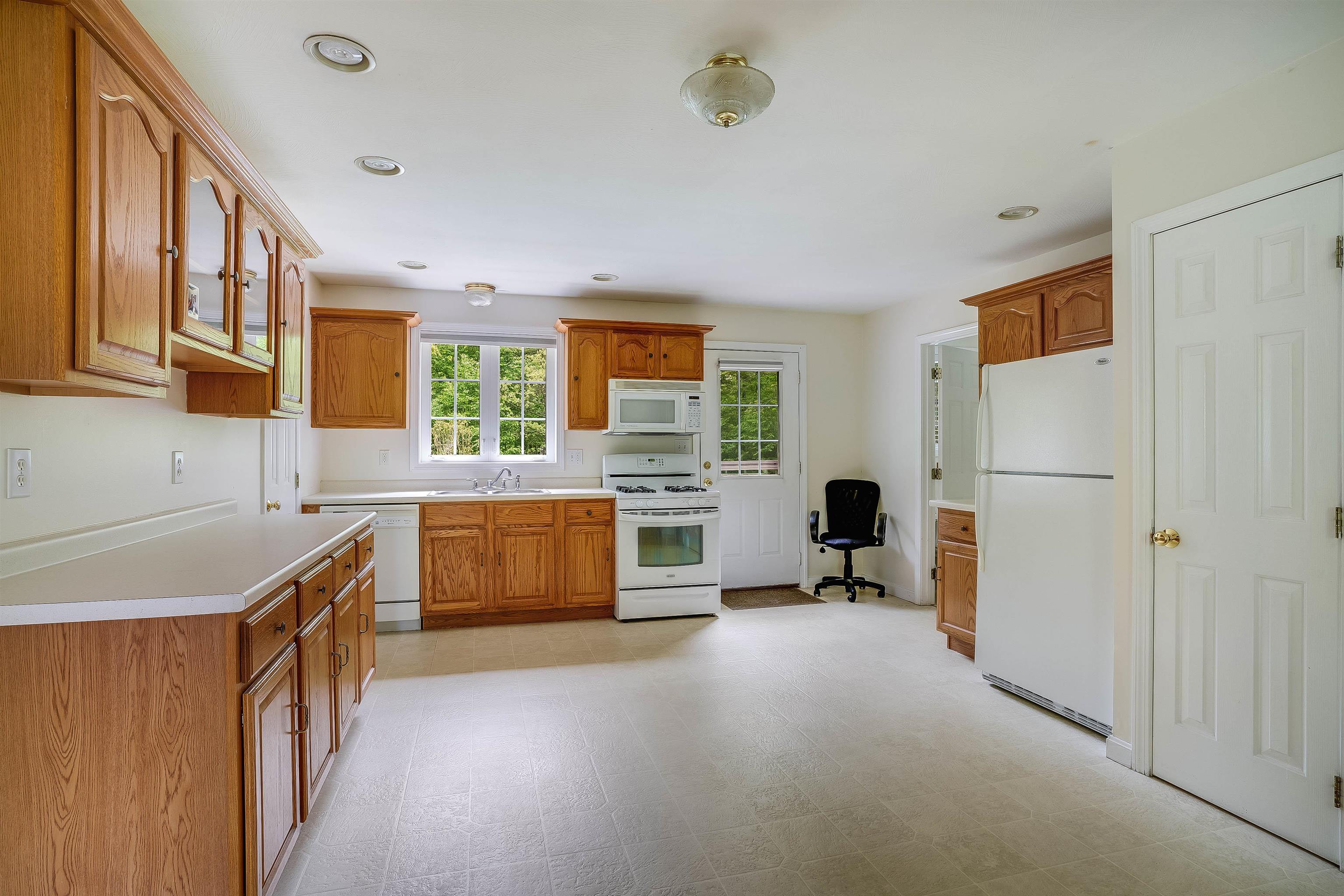 73 Woodward Road Merrimack, NH 03054 - Photo 23 of 40