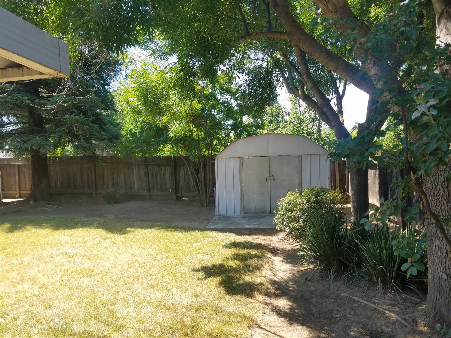 565 East Carob Avenue Reedley, CA 93654 - Photo 12 of 20 Gallery Image 12