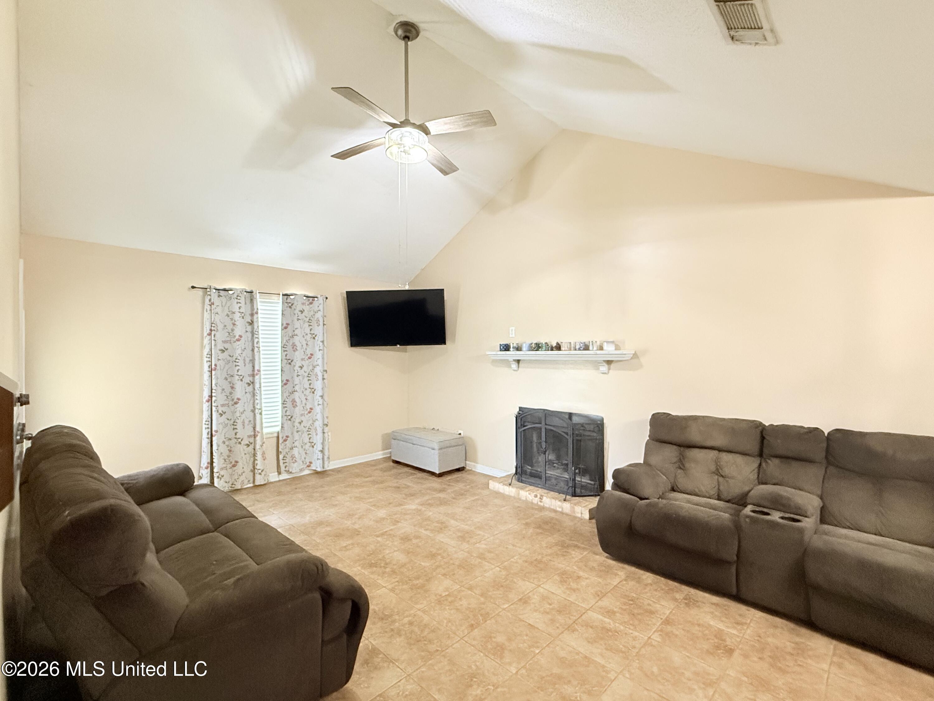 970 White Circle Grenada, MS 38901 - Photo 2 of 11 IMG_7148