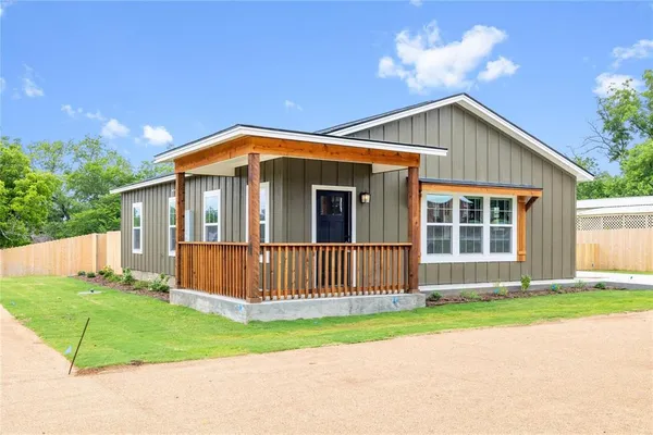 $2,000 | 512 5th Street, Blanket, TX 76432