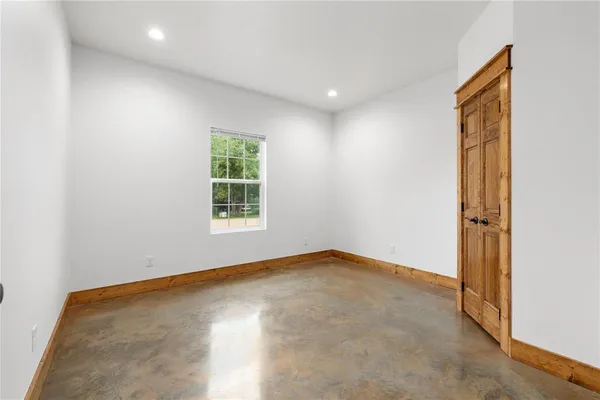 $2,000 | 512 5th Street, Blanket, TX 76432