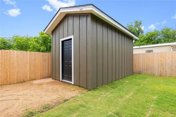 $2,000 | 512 5th Street, Blanket, TX 76432