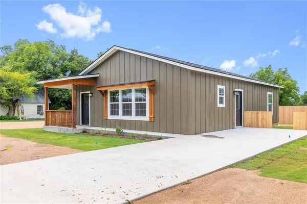 $2,000 | 512 5th Street, Blanket, TX 76432