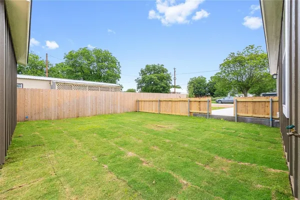$2,000 | 512 5th Street, Blanket, TX 76432