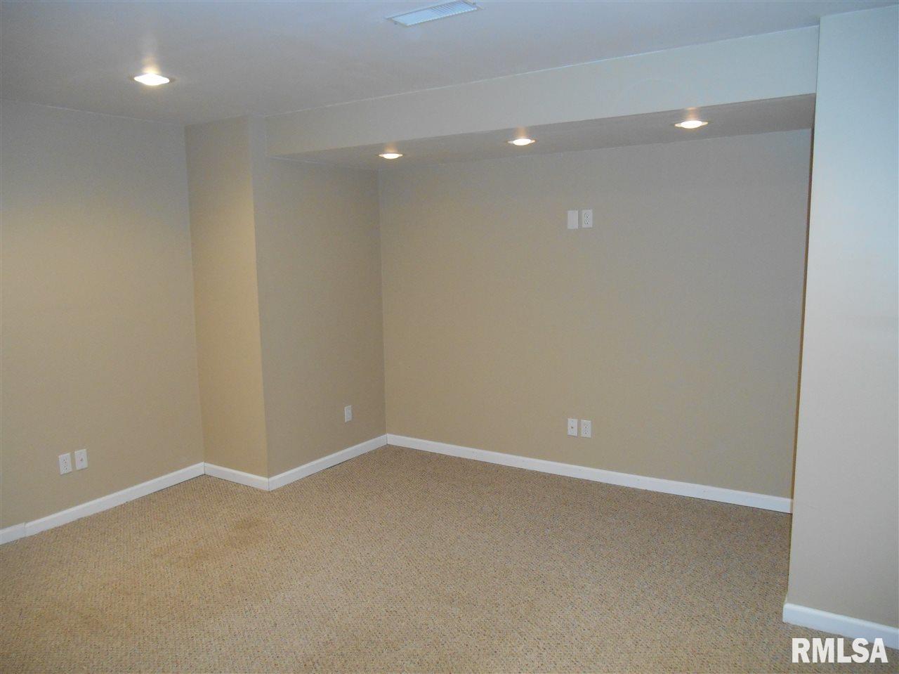 3463 Moencks Road Bettendorf, IA 52722 - Photo 3 of 16 Gallery Image 3