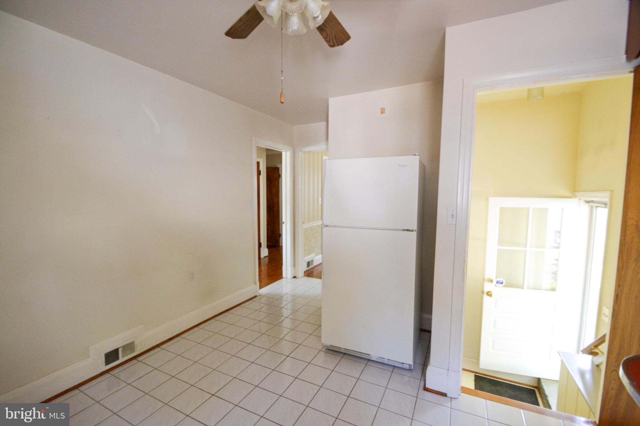 1524 Orlando Road Baltimore, MD 21234 - Photo 5 of 30 Main level kitchen