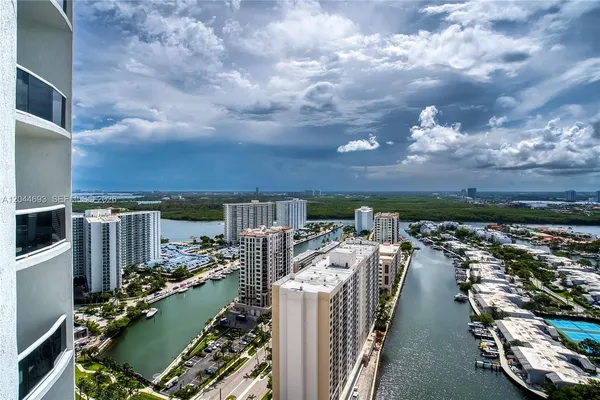 $5,800 | 16001 Collins Avenue, Unit 2605, Sunny Isles Beach, FL 33160