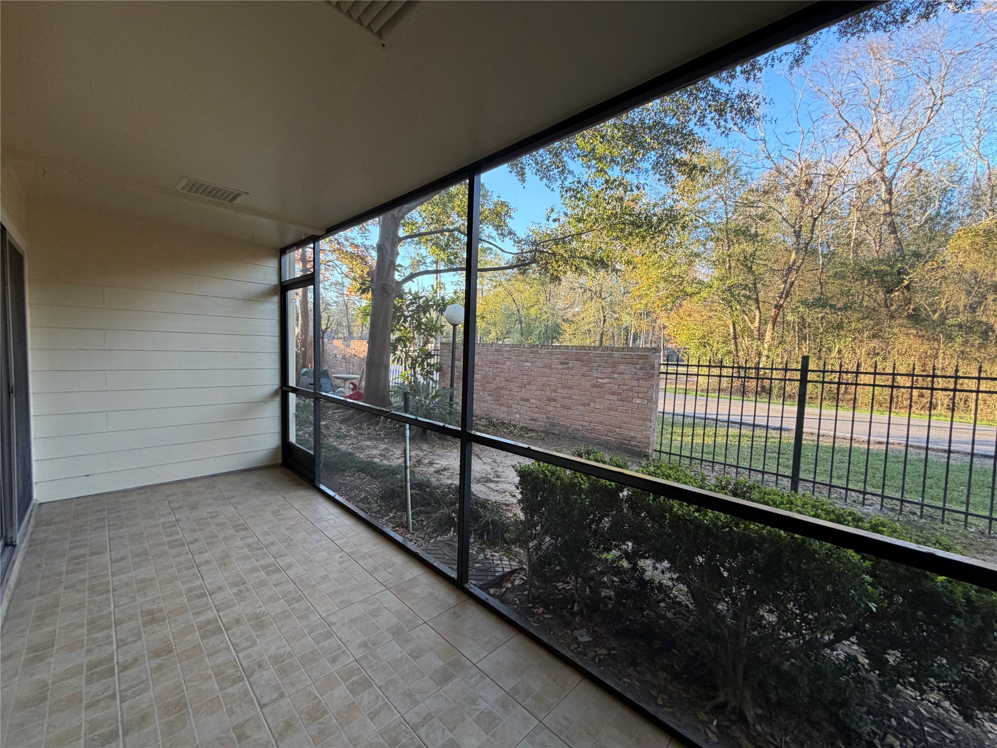 14515 Wunderlich Drive, Unit 703 Houston, TX 77069 - Photo 11 of 25 a view of outdoor space with wooden fence