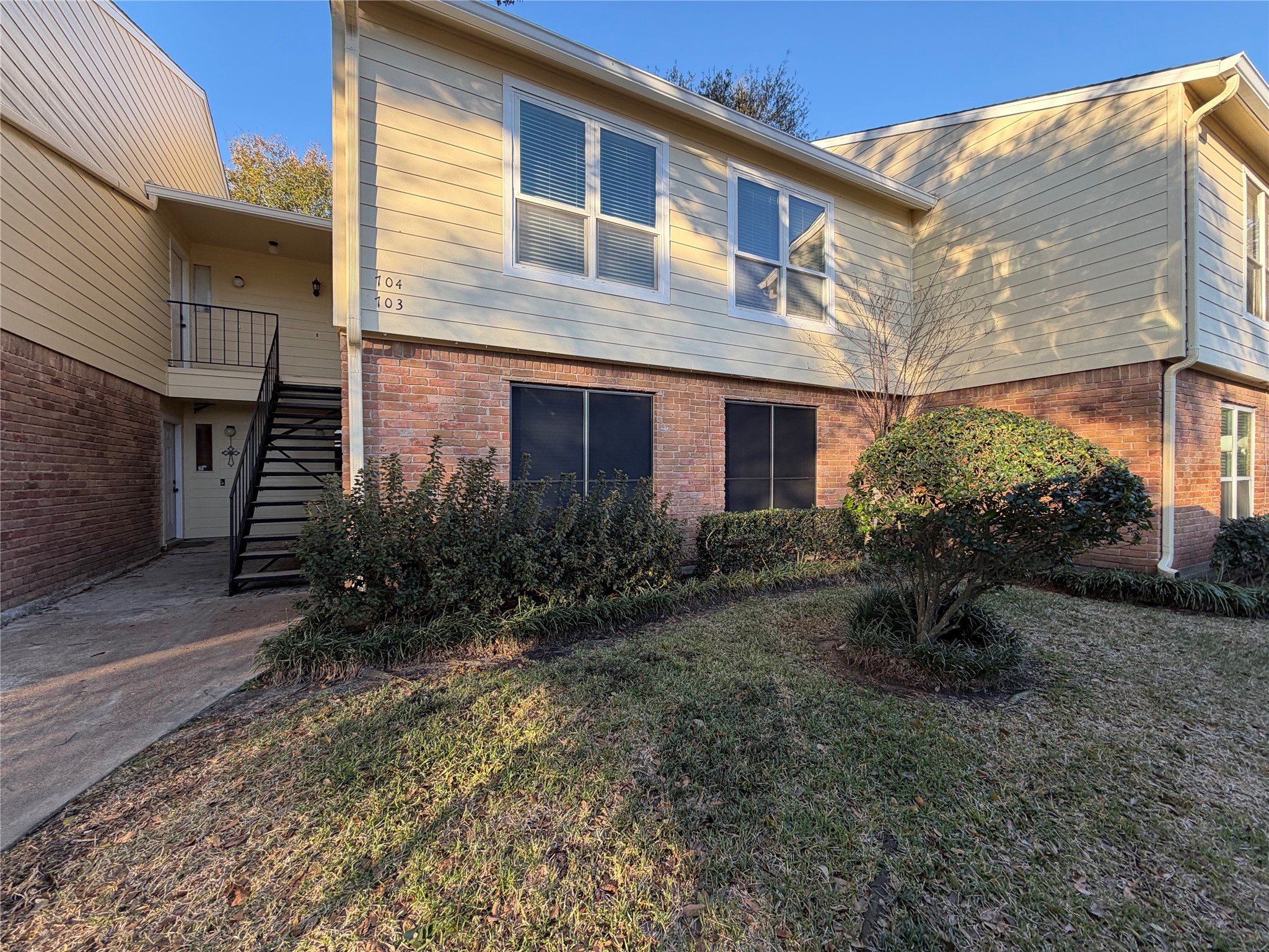 14515 Wunderlich Drive, Unit 703 Houston, TX 77069 - Photo 23 of 25 a view of a house with yard and plants
