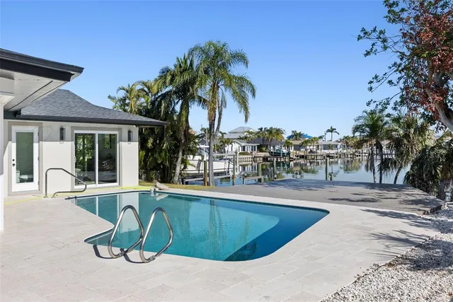$1,650,000 | 475 Island Way, Clearwater Beach, FL 33767