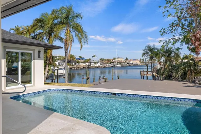 $1,650,000 | 475 Island Way, Clearwater Beach, FL 33767