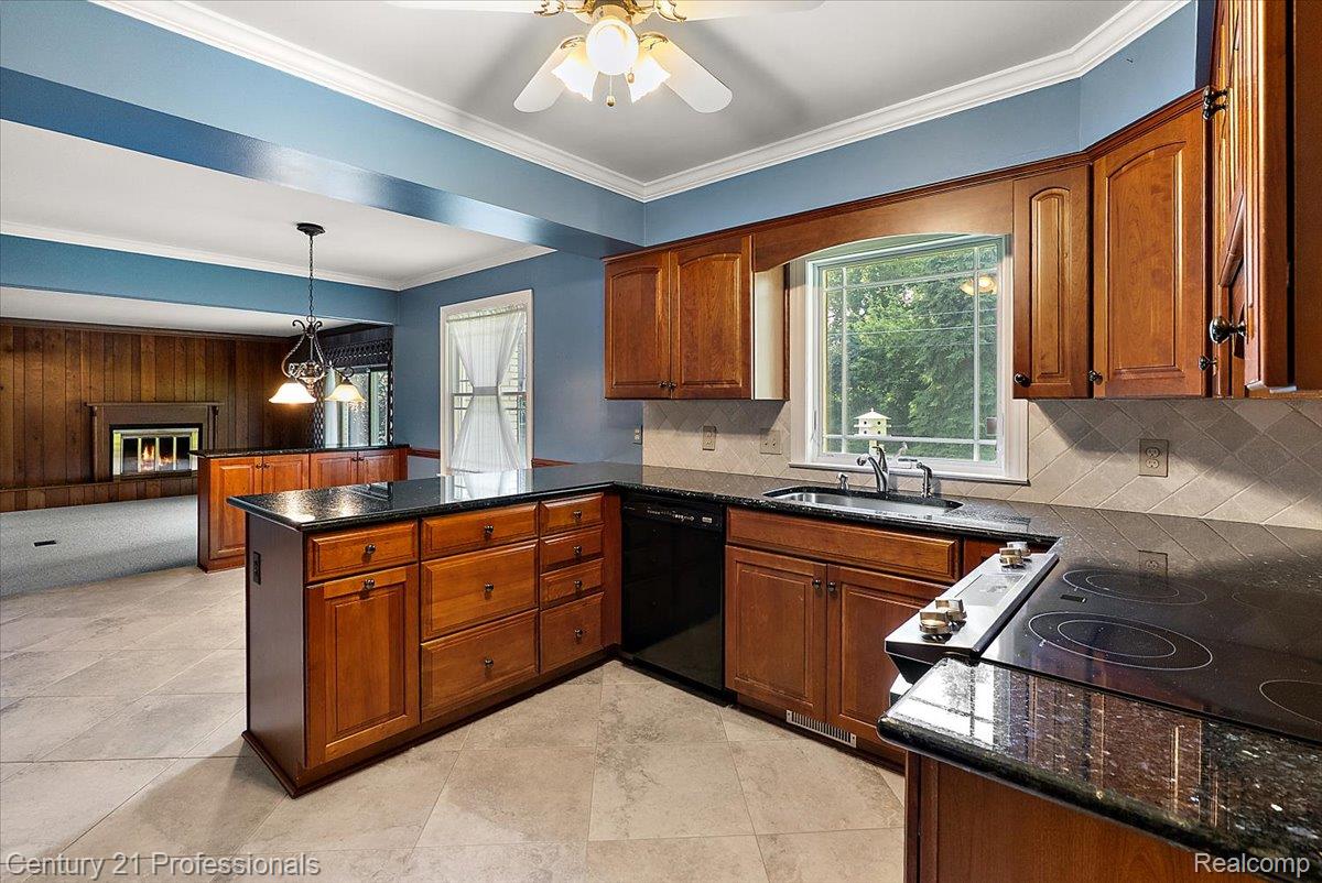 633 Foxhall Road Bloomfield Hills, MI 48304 - Photo 35 of 61 Kitchen