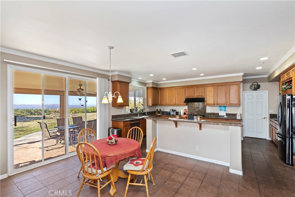 7475 Misty View Place Riverside, CA 92506 - Photo 8 of 27