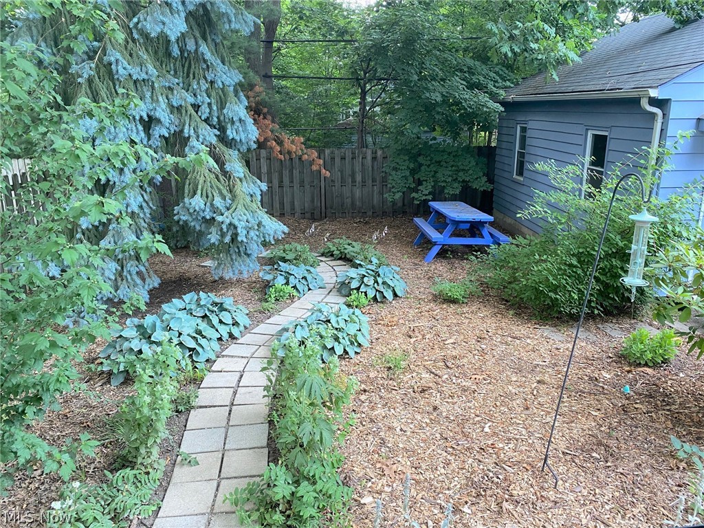 2991 Edgehill Road Cleveland, OH 44118 - Photo 25 of 26 Same photo in the summer!