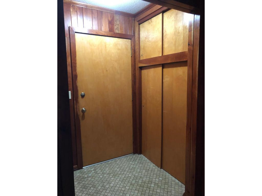 488 Lowell Stalcup Road Butler, TN 37640 - Photo 31 of 34 INTERIOR FRONT ENTRY WCLOSET