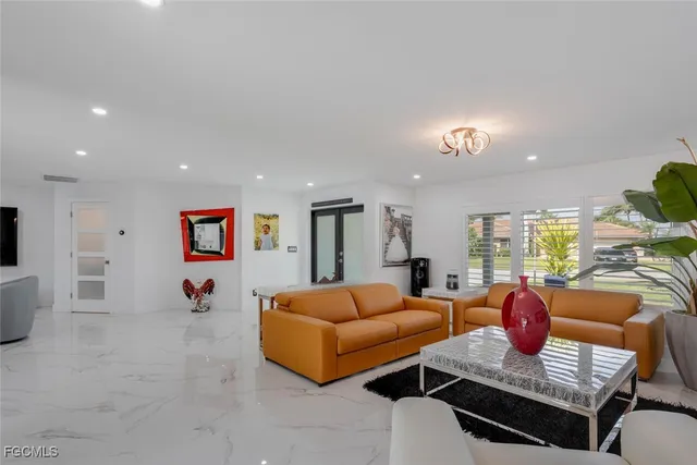 $759,000 | 1026 South Town And River Drive, Fort Myers, FL 33919