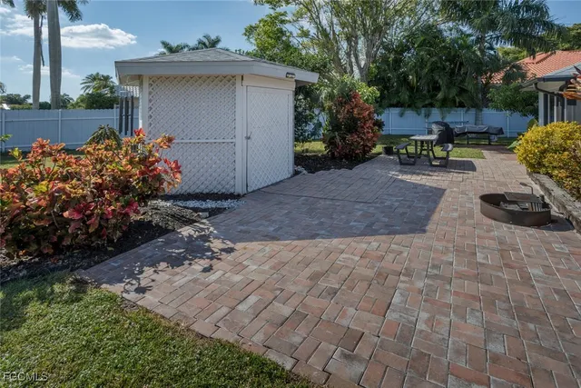 $759,000 | 1026 South Town And River Drive, Fort Myers, FL 33919