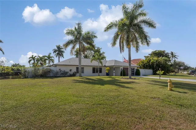 $759,000 | 1026 South Town And River Drive, Fort Myers, FL 33919