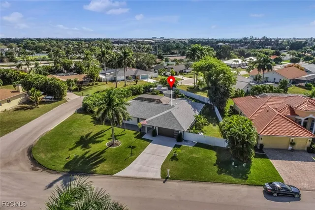 $759,000 | 1026 South Town And River Drive, Fort Myers, FL 33919