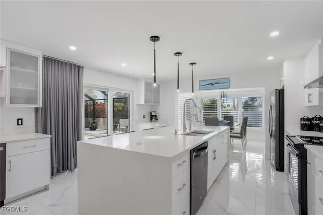 $759,000 | 1026 South Town And River Drive, Fort Myers, FL 33919