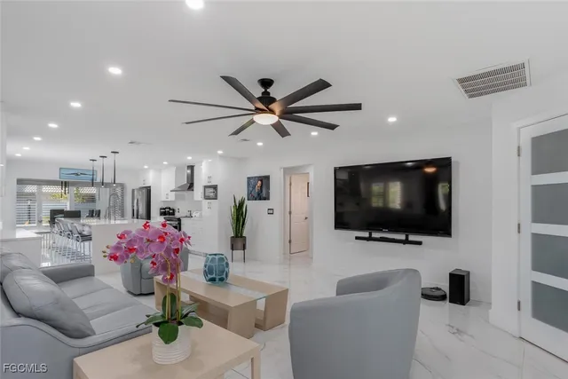 $759,000 | 1026 South Town And River Drive, Fort Myers, FL 33919