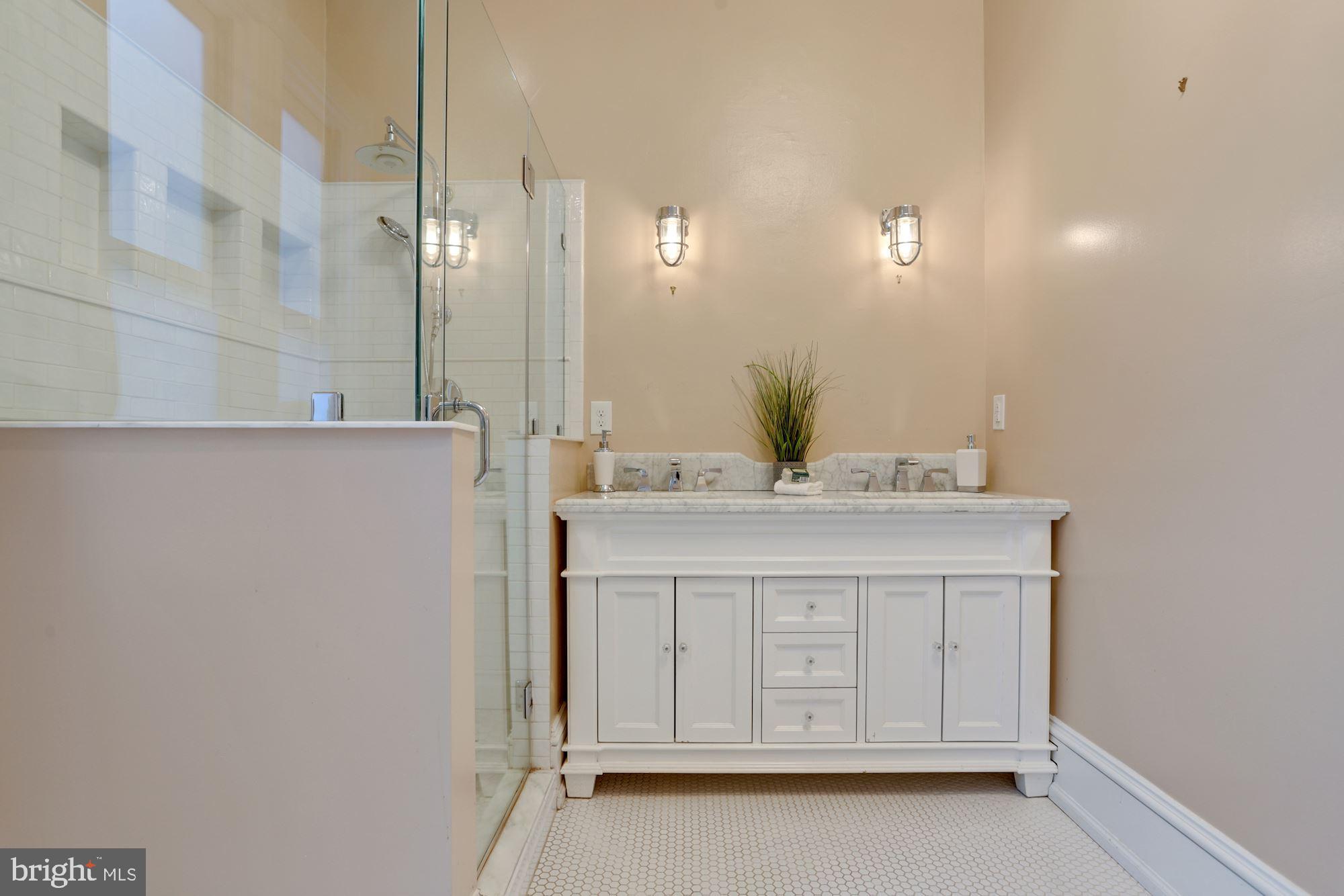 607 Q Street Northwest Washington, DC 20001 - Photo 30 of 74 Owner's Bath