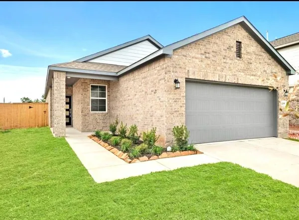 $2,195 | 32915 Silver Mdw Way, Brookshire, TX 77423