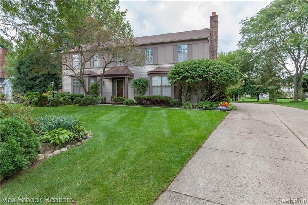 35611 Fredericksburg Road Farmington Hills, MI 48331 - Photo 2 of 36