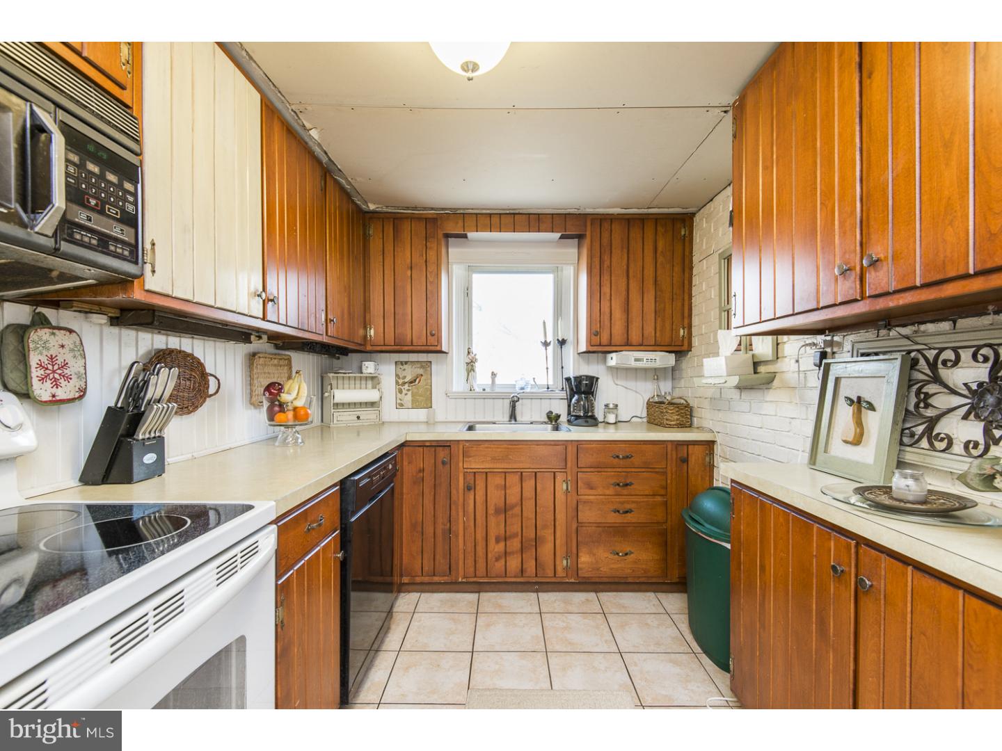 1211 Longford Road Phoenixville, PA 19460 - Photo 9 of 19 Kitchen
