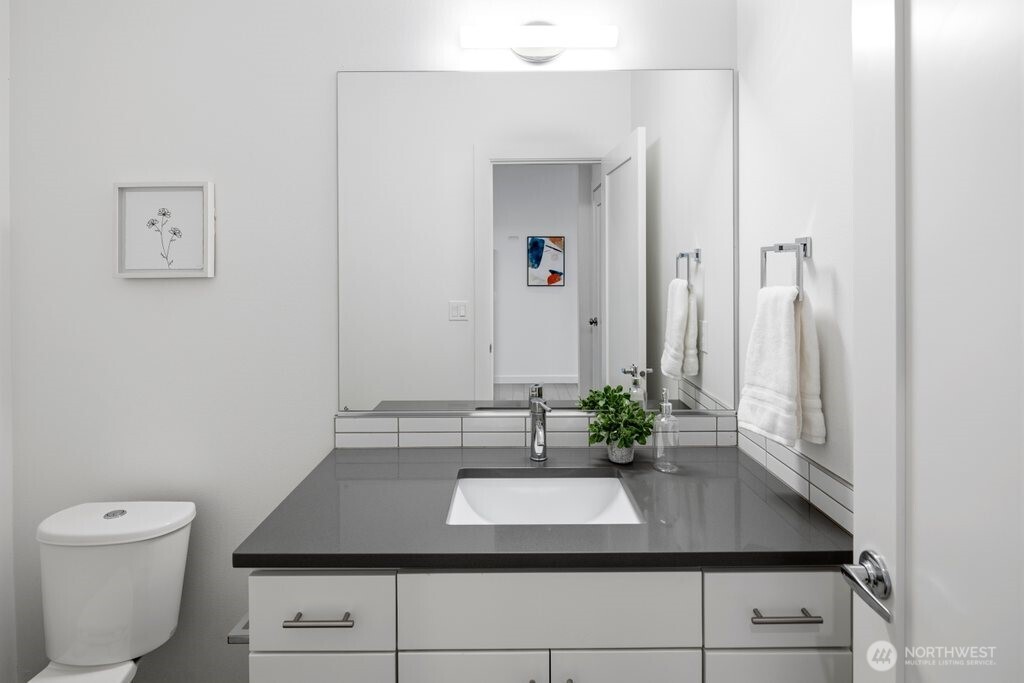 16431 Sylvester Road Southwest Burien, WA 98166 - Photo 13 of 32